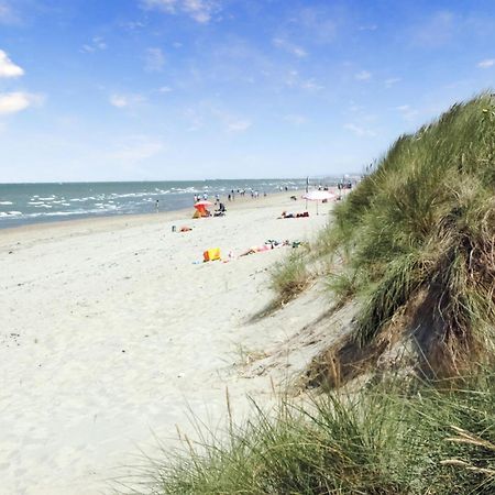 3 Bedroom Awesome Home In Oostduinkerke Bagian luar foto