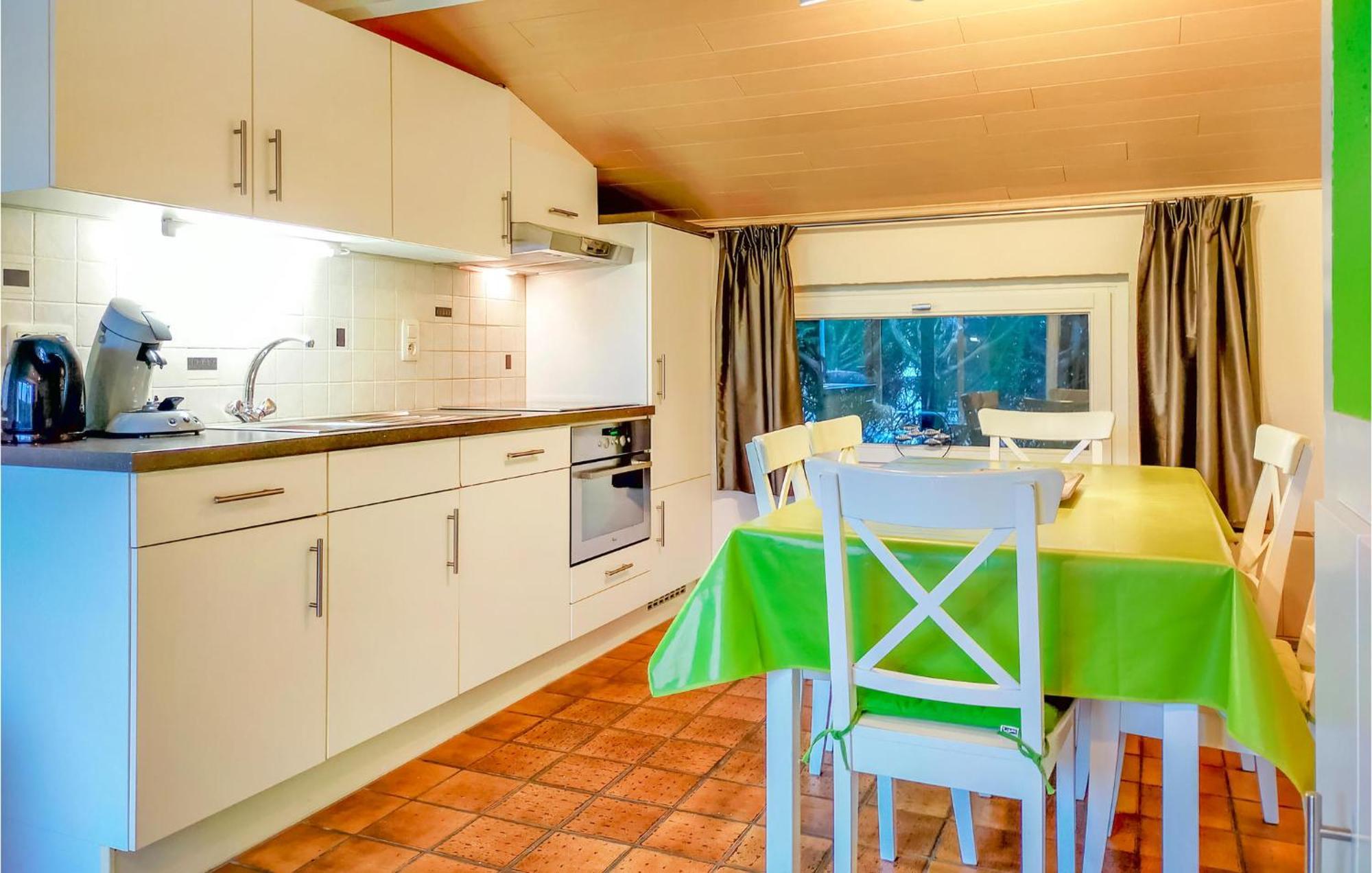 3 Bedroom Awesome Home In Oostduinkerke Bagian luar foto