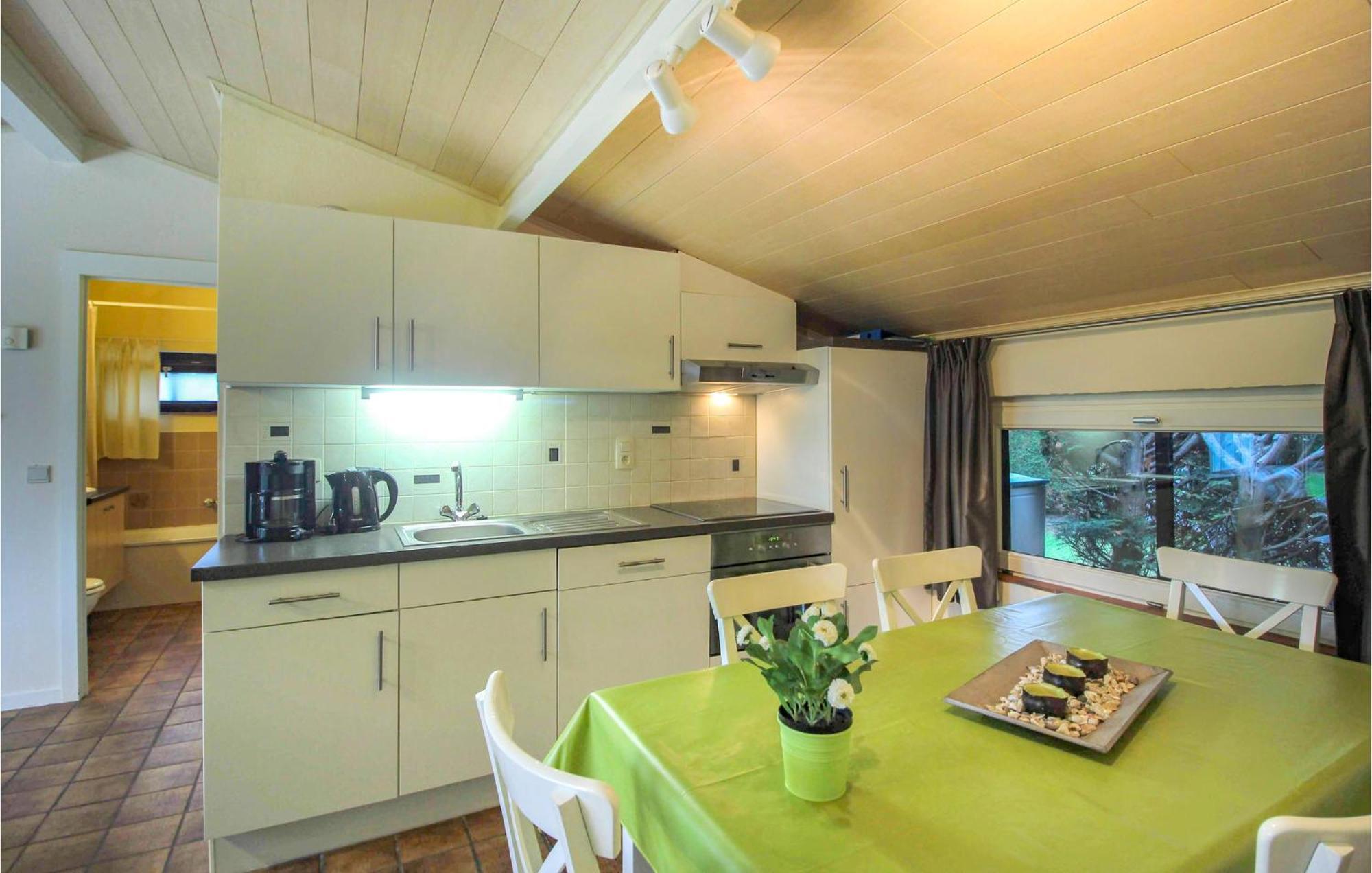 3 Bedroom Awesome Home In Oostduinkerke Bagian luar foto