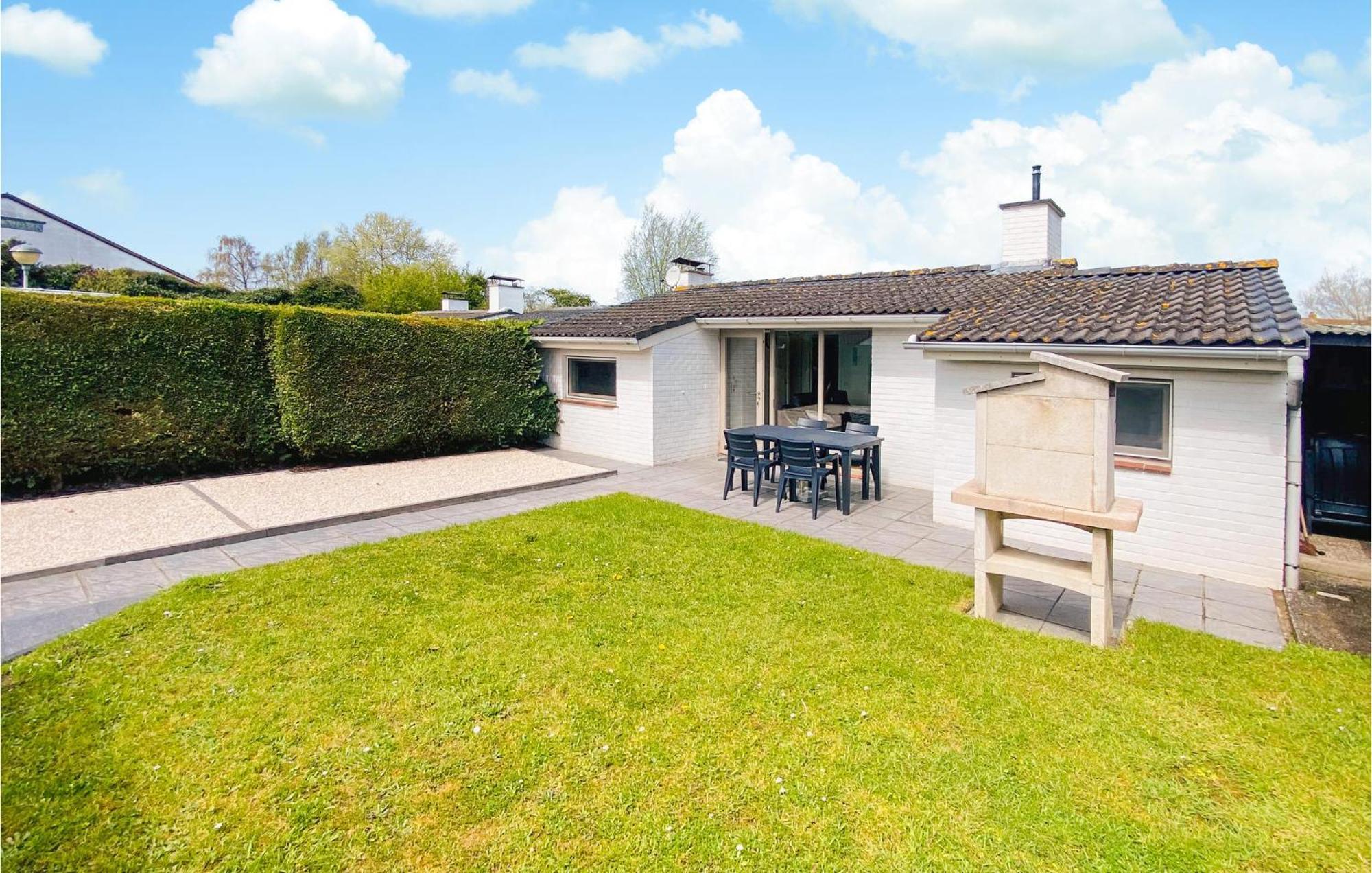 3 Bedroom Awesome Home In Oostduinkerke Bagian luar foto